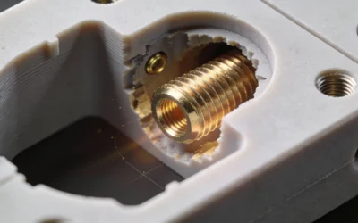 Wkładki gwintowane w druku 3D – inserty, śruby i trwałość połączeń w częściach dla firm